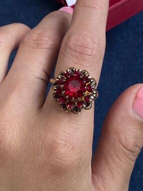 Vintage Sarah Coventry Red
Rhinestone Cocktail Ring Size 6
Gold Plated 1960s